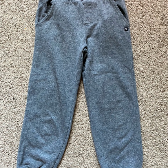 CALVIN KLEIN Jogger pants Gray with pockets size 7 Comfort wear for little boys - Picture 2 of 4